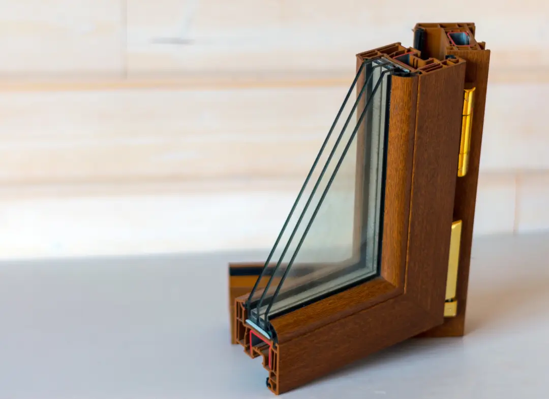 Installation de fenêtre en bois sur mesure Bellevigny